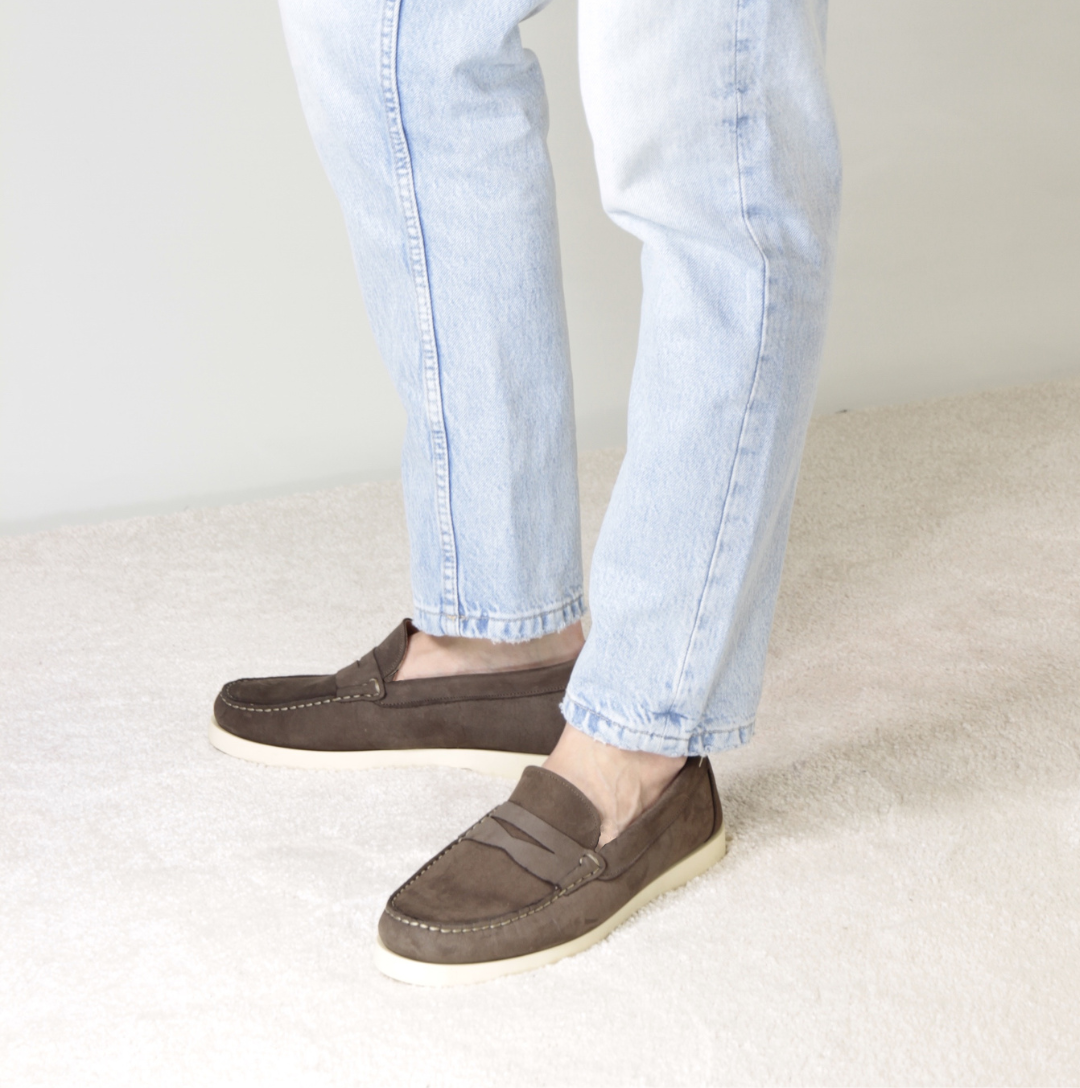 Casual men's boat moccasin in dark brown leather