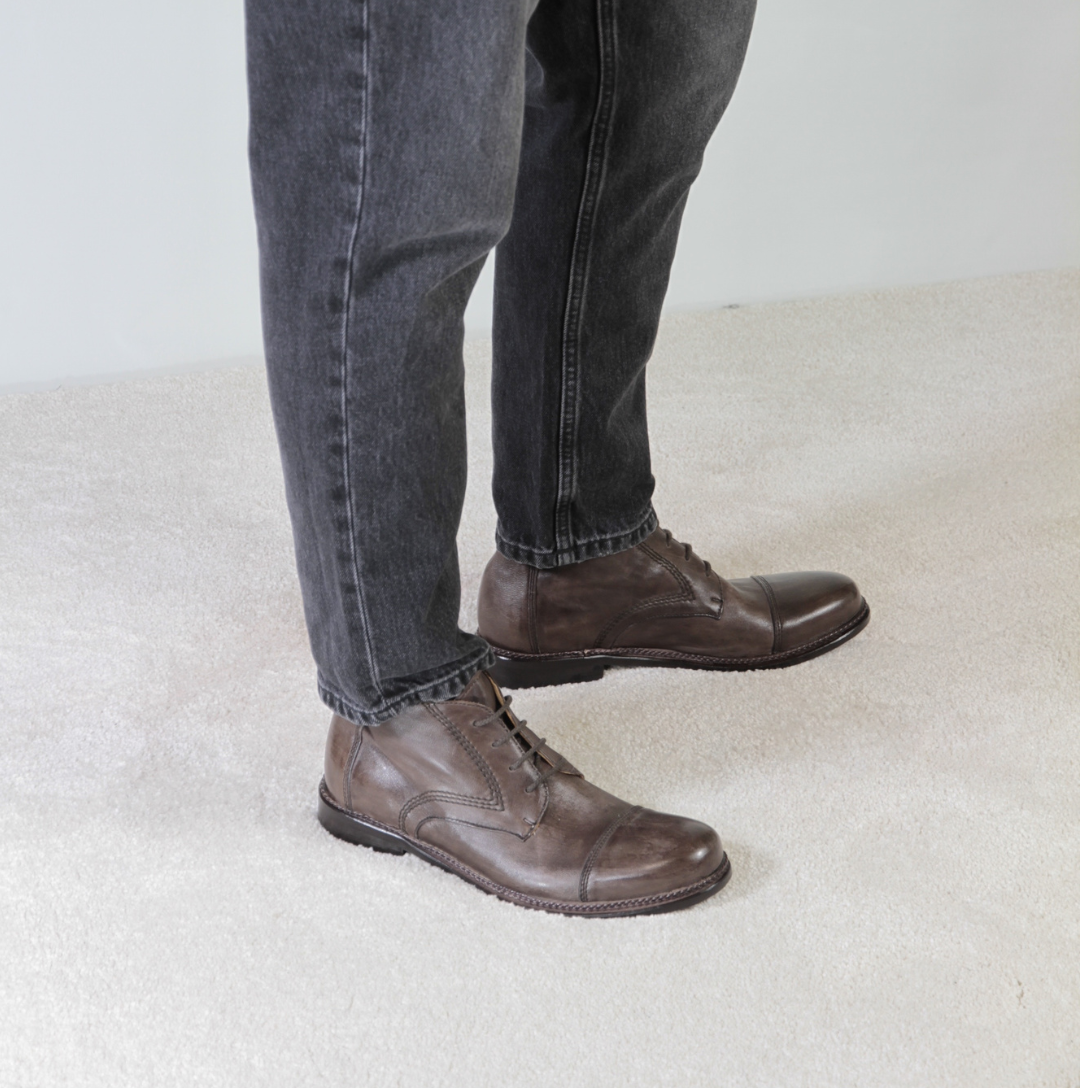 Men's lace-up ankle boots in dark brown leather